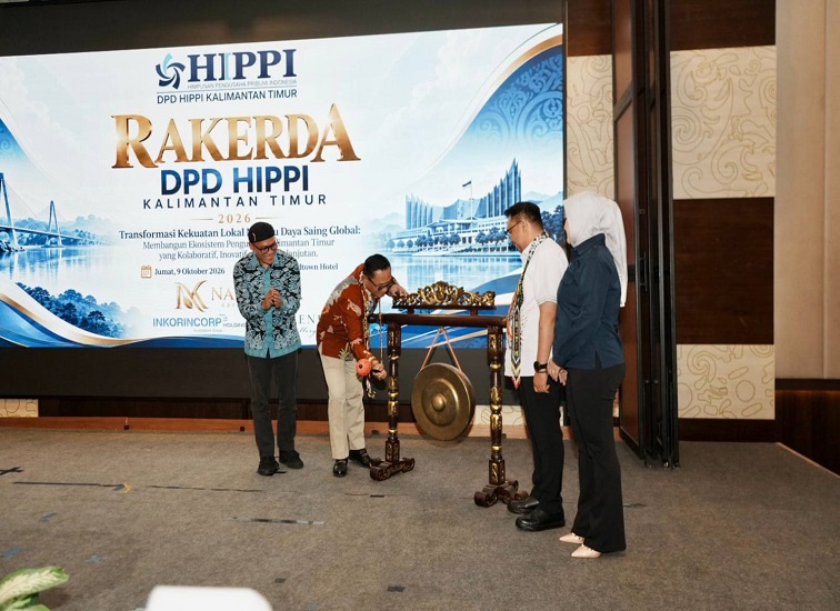 Rapat Kerja Daerah (Rakerda) Dewan Perwakilan Daerah (DPD) Himpunan Pengusaha Pribumi Indonesia (Hippi) Kaltim Tahun 2026 di Ballroom Hotel Midtown Samarinda, Jumat (9/10/2026).(Adpim Pemprov Kaltim)