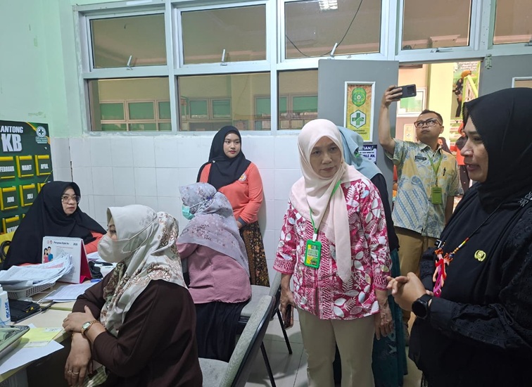 Kegiatan Sosialisasi, Edukasi Program KB dan Kontrasepsi, serta Pelayanan KB Gratis yang digelar di Puskesmas Rapak Mahang, Jalan Pesut, Tenggarong, Jumat (2/10/2026). (Dilla/lingkarkaltim)