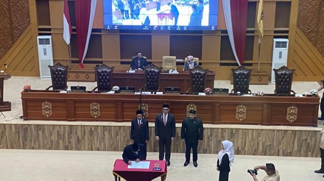 Pengesahan Rancangan Peraturan Daerah (Raperda) APBD-P 2026 dalam Rapat Paripurna DPRD Kota Samarinda. (Devi/Lingkarkaltim)