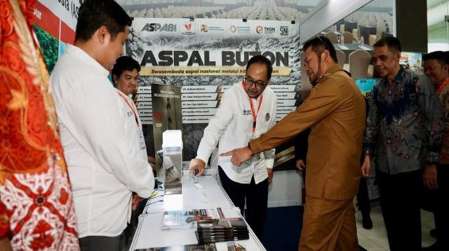 Gubernur Kalimantan Timur, Rudy Mas'ud di sela Konferensi Regional Teknik Jalan Ke-16 di Balikpapan, Selasa (6/10/2026). (Dok. Adpim Pemprov Kaltim)