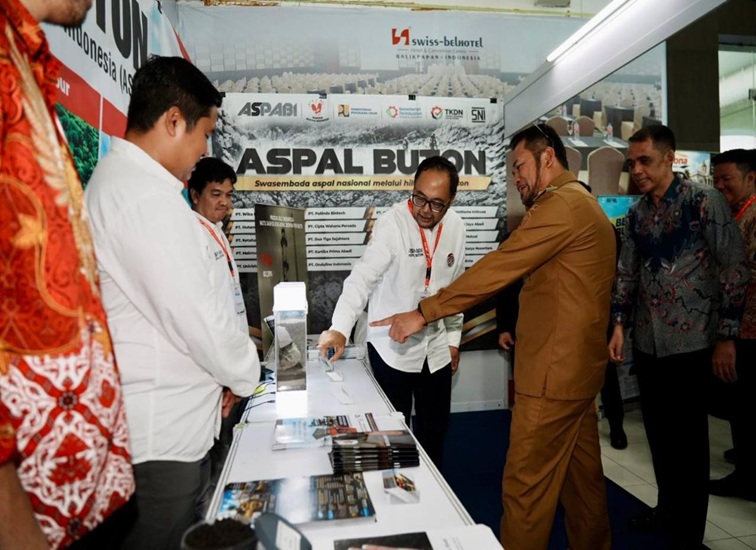 Gubernur Kalimantan Timur, Rudy Mas'ud di sela Konferensi Regional Teknik Jalan Ke-16 di Balikpapan, Selasa (6/10/2026). (Dok. Adpim Pemprov Kaltim)