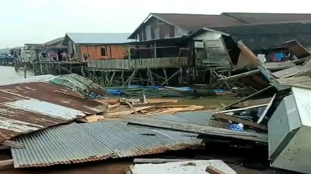 Rumah Yang Hancur Akibat Ditabrak Kapal Ponton (Dok. Istimewa)
