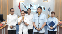 Menteri Dalam Negeri (Mendagri) Muhammad Tito Karnavian usai memimpin acara Kick-Off Sosialisasi Surat Edaran Mendagri tentang Pelaksanaan Inspeksi dan Penilaian Kesesuaian Satuan Pelayanan Pemenuhan Gizi (SPPG) di Daerah yang berlangsung secara hybrid dari Ruang Sidang Utama (RSU) Kantor Pusat Kemendagri, Jakarta, Rabu (28/10/2026). (Dok. Kemendagri RI)