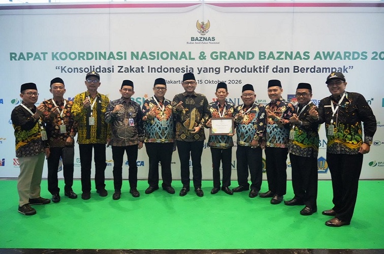 Wakil Gubernur Kalimantan Timur  Dr H Seno Aji mewakili Gubernur Kaltim menerima Grand Baznas Awards 2026 kategori Gubernur Pendukung Zakat Terbaik 2026.(adpim Pemprov Kaltim)