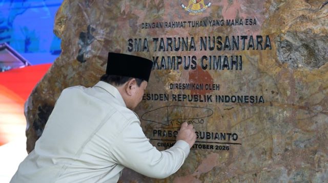 Presiden Prabowo Subianto meresmikan SMA Taruna Nusantara Kampus Cimahi yang berlokasi di Kota Cimahi, Provinsi Jawa Barat, pada Jumat (30/10/2026). (dok. Kemensetneg RI)