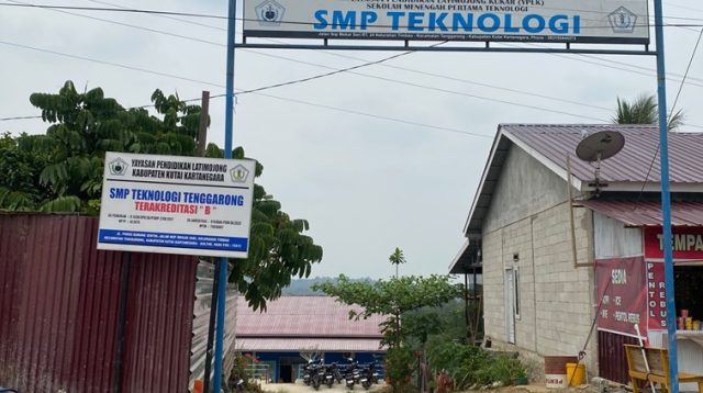 SMP Teknologi Tenggarong, di Jalan Poros Mekar Sari, Kelurahan Timbau. (Far/Lingkarkaltim.com)