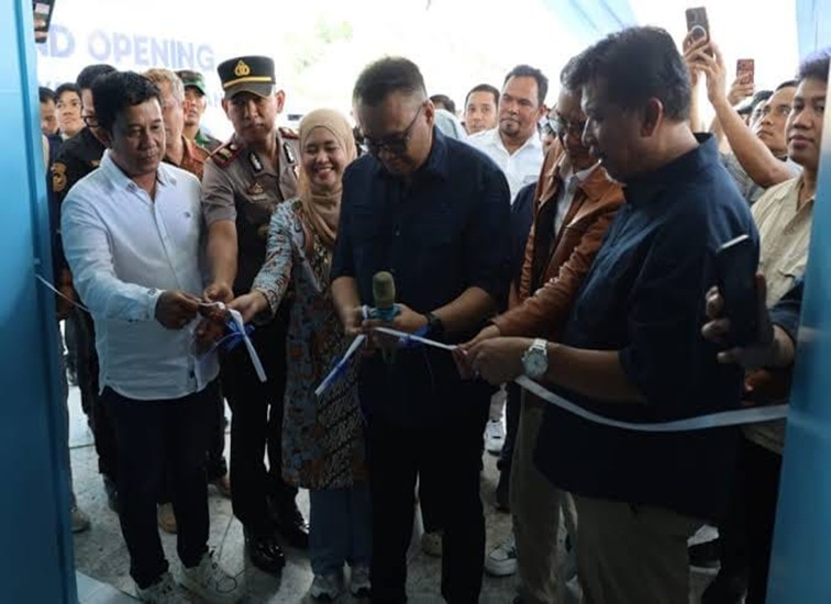 Bupati Aulia Saat resmikan Dapur MBG SPPG Bintang Kaltim, Kec. Sanga-Sanga. (Doc. Kukar Paper)