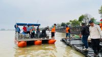 aksi bersih Sungai Segah, Kamis (8/10/2026).(Nadzriel)
