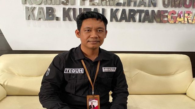 Ketua Bawaslu Kukar Teguh Wibowo, Rabu (14/10/2026) (Rizki/Lingkarkaltim)