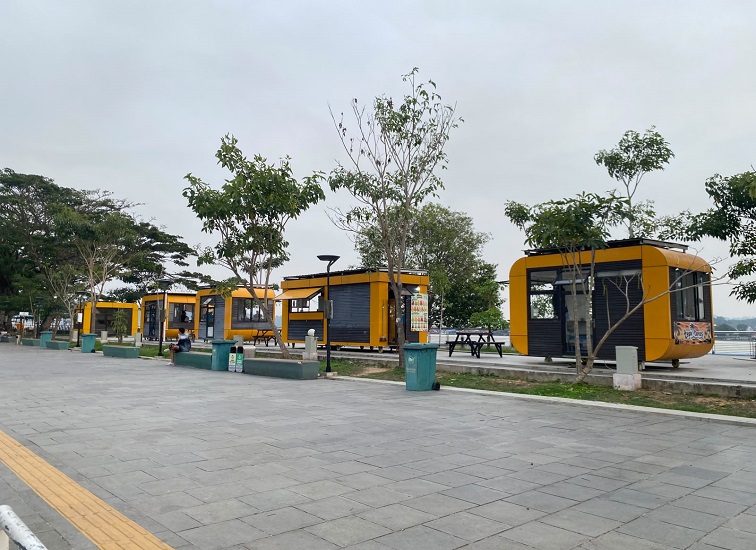 5 unit tenant permanen di Teras Samarinda dirancang eksklusif dengan kurasi berbasis aplikasi digital, fasilitas ini menjadi satu-satunya titik niaga resmi yang diizinkan berdiri di koridor utama Teras Samarinda.(Devi/Lingkarkaltim)