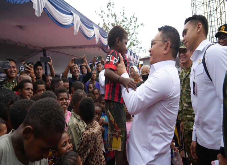 Menteri Koordinator Bidang Politik dan Keamanan Republik Indonesia (Menko Polkam RI), Jenderal TNI (Purn.) Prof. Dudung Abdurachman saat kunjungan kerja di Timika, Papua Tengah, Selasa (27/10/2026).  (dok. Kemenko Polkam RI)