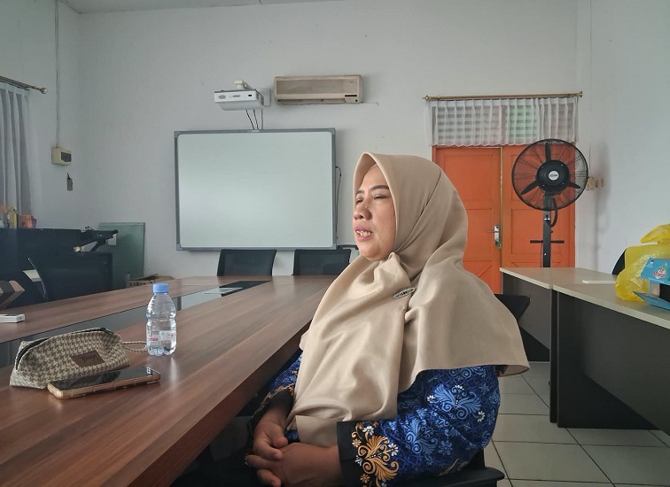 Kepala SMKN 2 Tenggarong, Titik Aida. (Far/Lingkarkaltim)