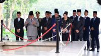 Presiden Prabowo bersama sejumlah menteri dan tamu undangan meninjau sumur Lubang Buaya usai upacara peringatan Hari Kesaktian Pancasila di Jakarta, pada Kamis (01/10/2026). (Dok. BPMI Setpres)
