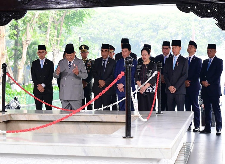 Presiden Prabowo bersama sejumlah menteri dan tamu undangan meninjau sumur Lubang Buaya usai upacara peringatan Hari Kesaktian Pancasila di Jakarta, pada Kamis (01/10/2026). (Dok. BPMI Setpres)